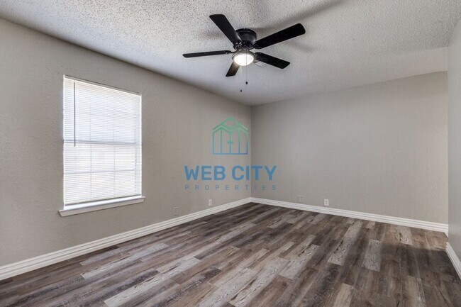 Building Photo - 242 Alexandria St