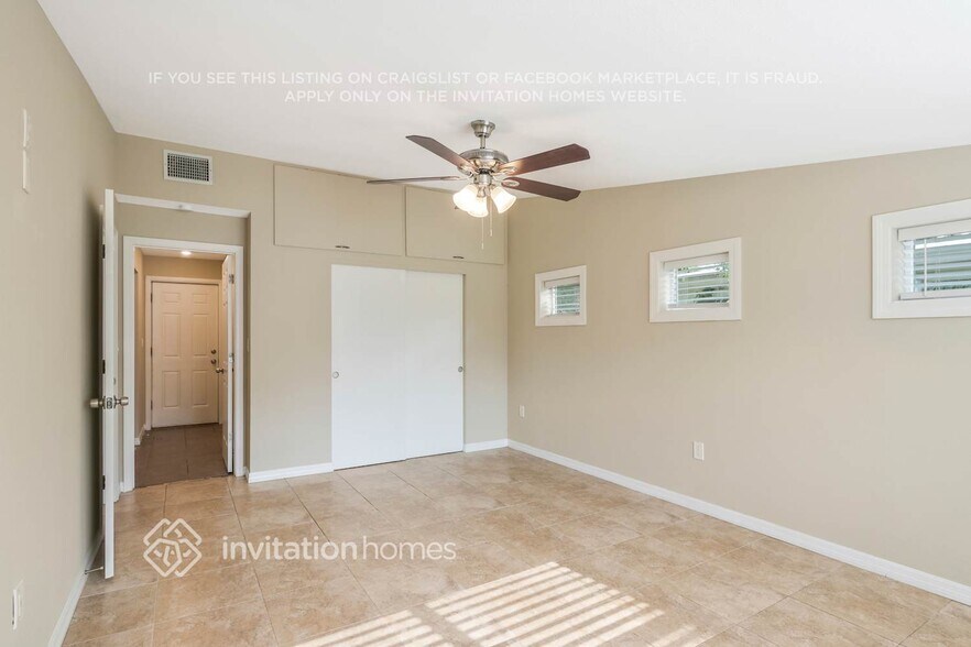 Building Photo - 215 Emerald Ln