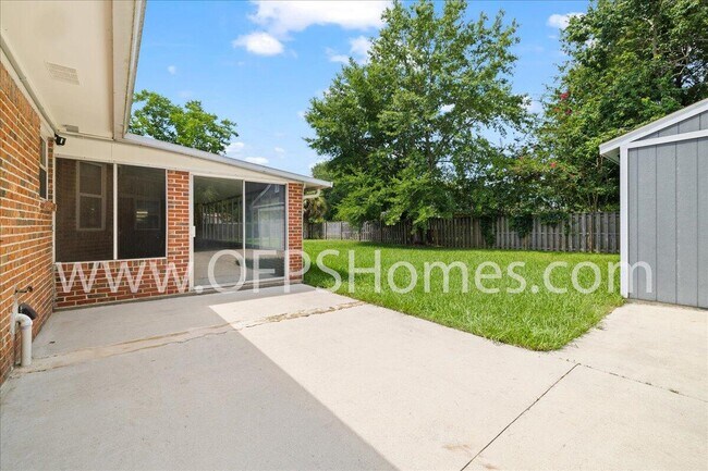 Building Photo - 1112 Coral Dr