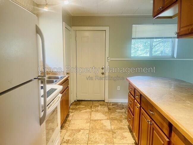 Building Photo - 3294 Smith Hill Rd