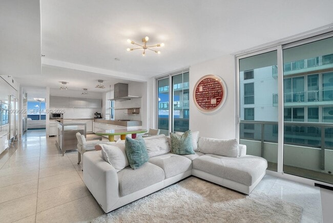 Building Photo - 5801 Collins Ave