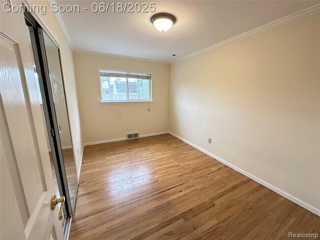 Building Photo - 2759 Saratoga Dr