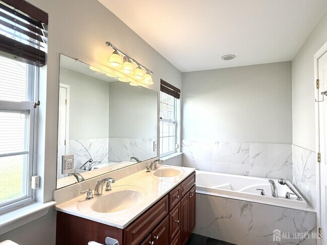 Building Photo - 25 Canal View Dr