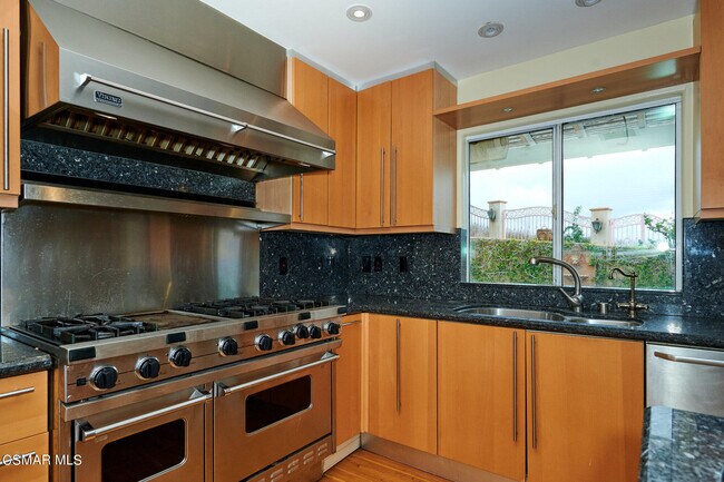 Building Photo - 4613 Reforma Rd