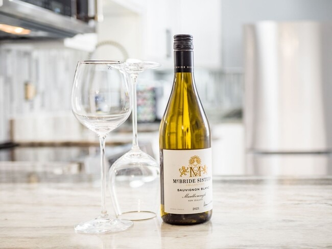 Building Photo - 2545 Vanderberg Ave