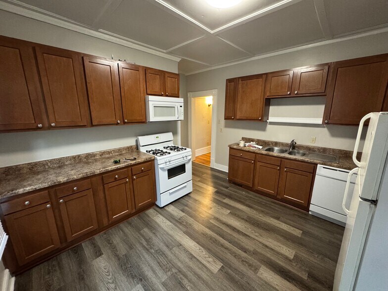 kitchen (pardon mess, will be cleaned) - 1230 Highland St
