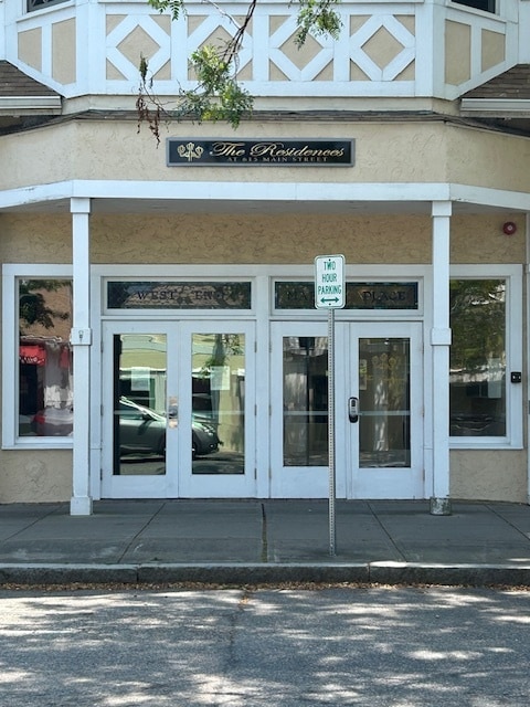 Building Photo - 615 Main St