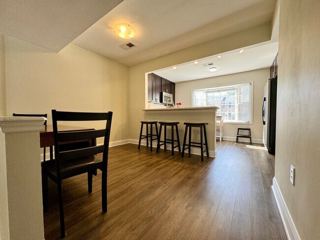 Building Photo - Comfortable Townhome in a Haymarket Square Community