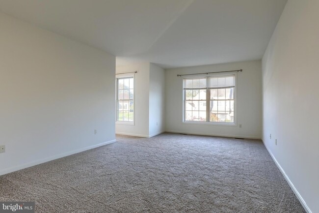 Building Photo - 712 Creekside Dr