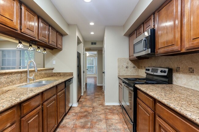 Primary Photo - 2Bd Condo in Gated Community! Available No...