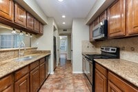 Building Photo - 2Bd Condo in Gated Community! Available No...