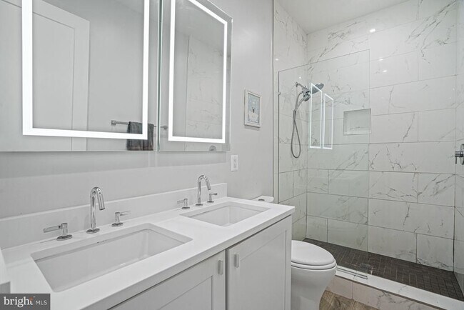 Building Photo - 725 Euclid St NW