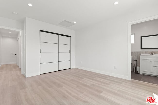 Building Photo - 119-119 S Myers St