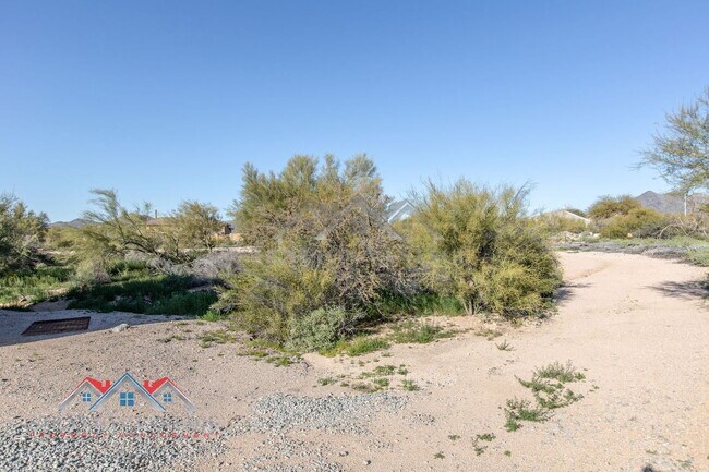 Building Photo - 4728 E Ron Rico Rd