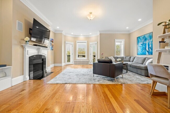 Building Photo - 322 Tappan St