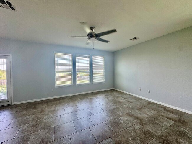 Building Photo - 372 Kingfisher Ln
