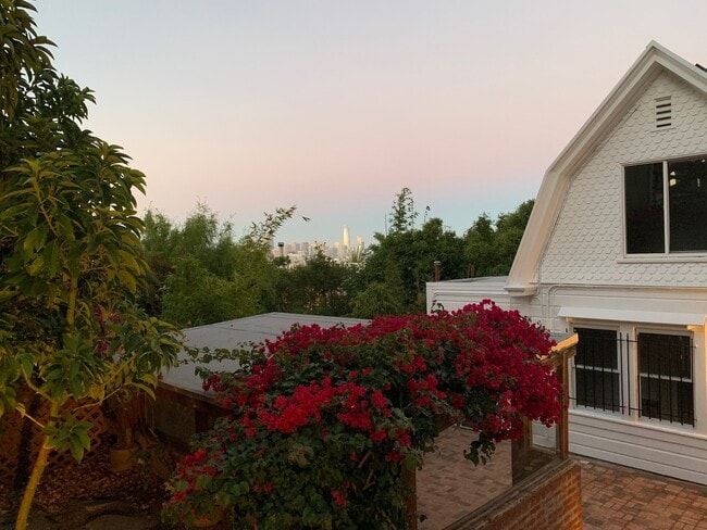Building Photo - Dolores Heights: Sun-filled 1 Bedroom Home...