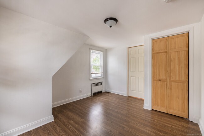 Building Photo - 436 Sedgewick Ave