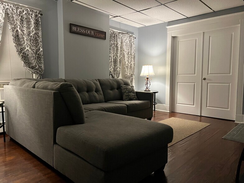 Building Photo - 8 Davies Pl