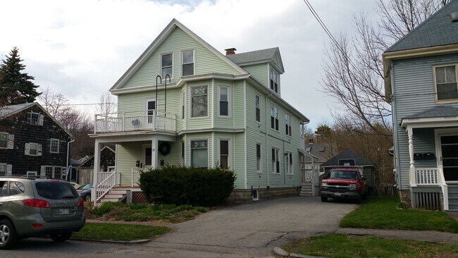 Building Photo - 35 Clinton St