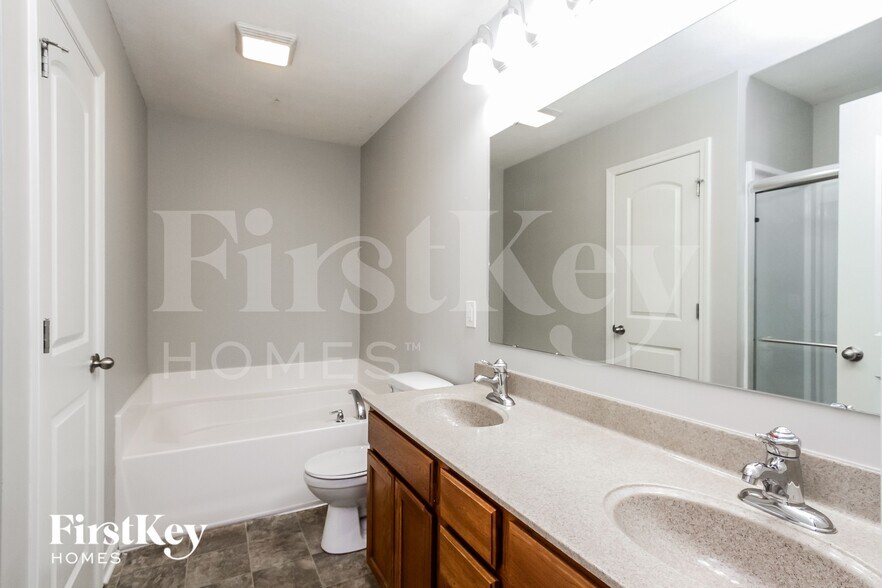 Building Photo - 5602 Wild Horse Dr