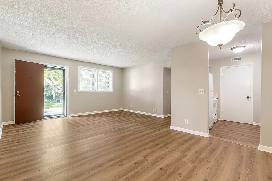 Building Photo - 2929 Selena Dr