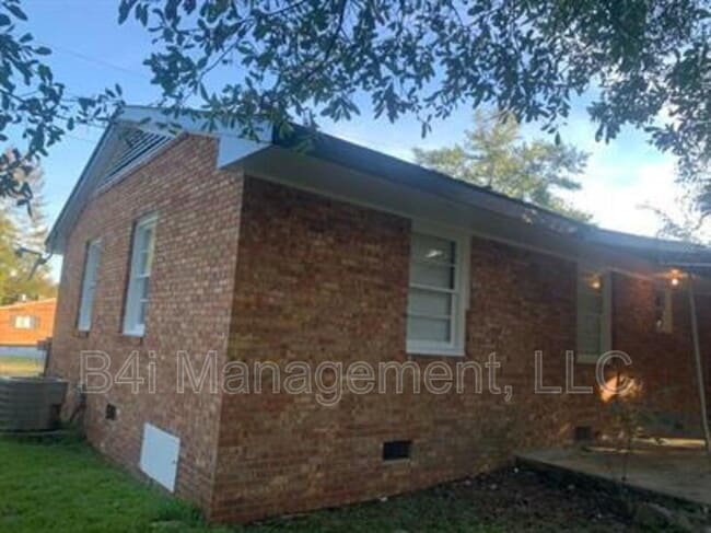 Building Photo - 1045 Enoch Dr