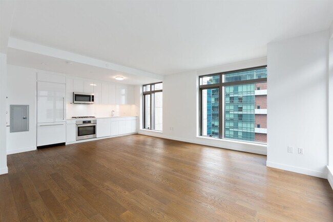Building Photo - 99 Hudson St
