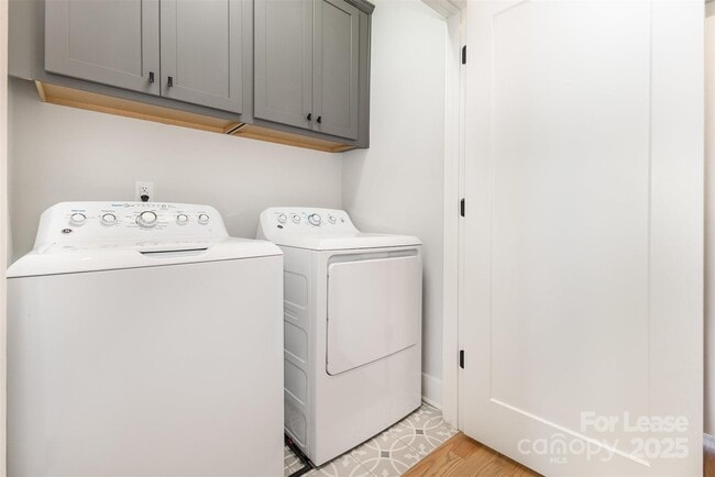 Building Photo - 2523 Irwin Strm Rd