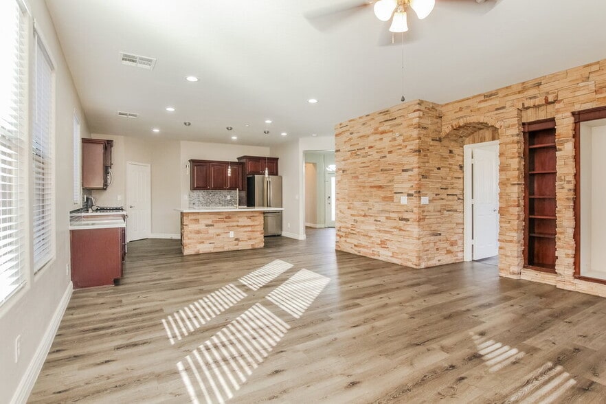 Building Photo - 29751 N 121st Dr