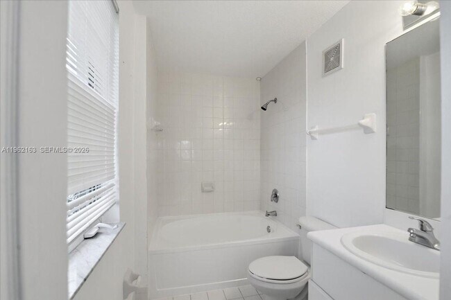 Building Photo - 4435 SW 160th Ave