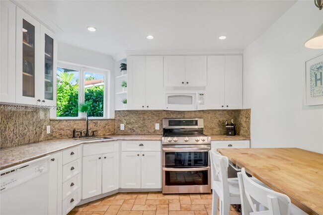 Building Photo - 540 SW 27th Rd