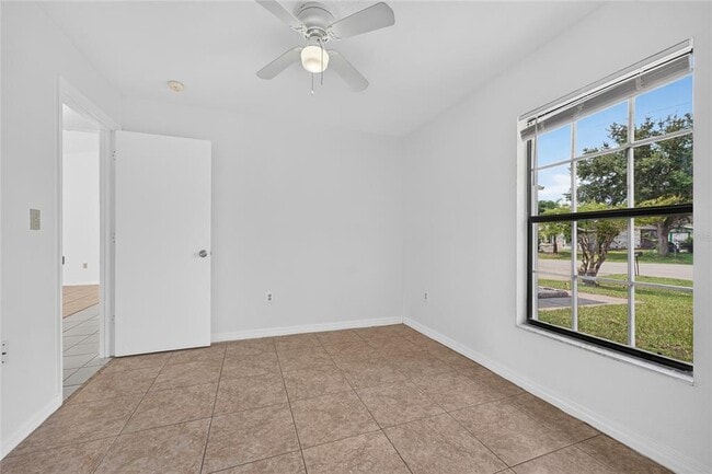 Building Photo - 913 San Rafael Way