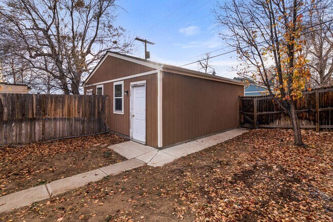 Building Photo - Charming Townhome in West Highlands!