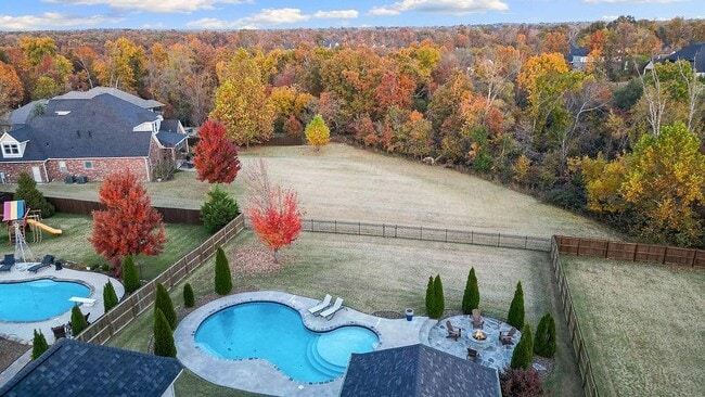 Building Photo - 504 NE Green Creek Rd