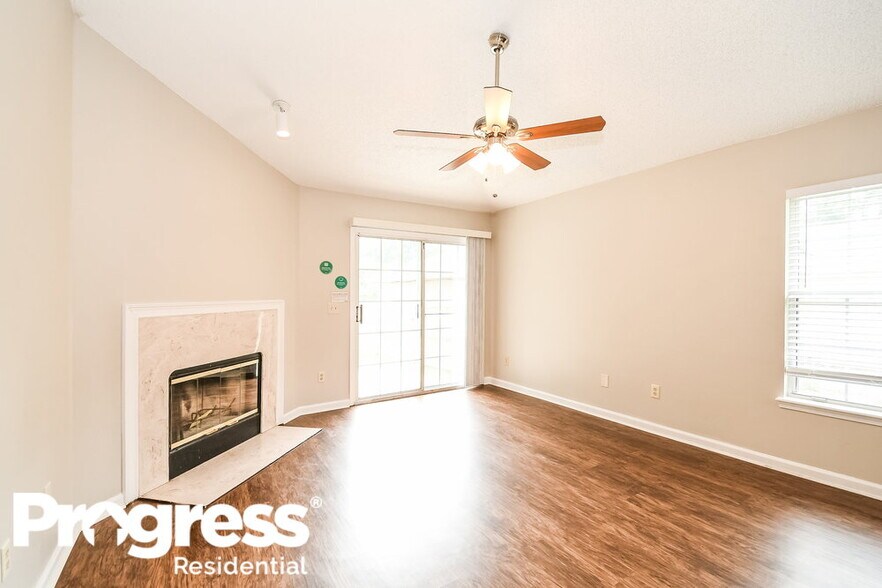 Building Photo - 1659 Spring Oaks Ln