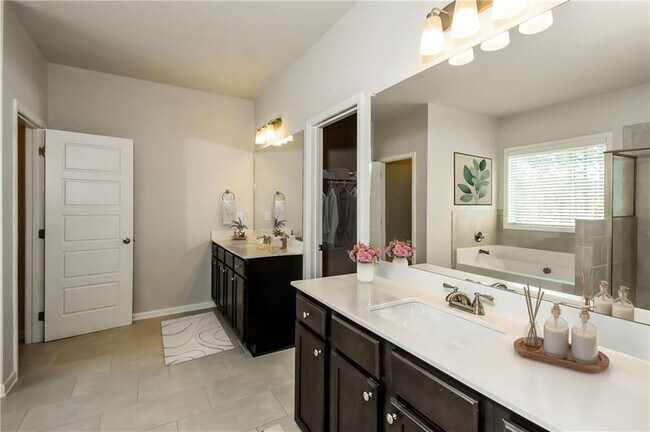 Building Photo - 5379 Fox Den Rd