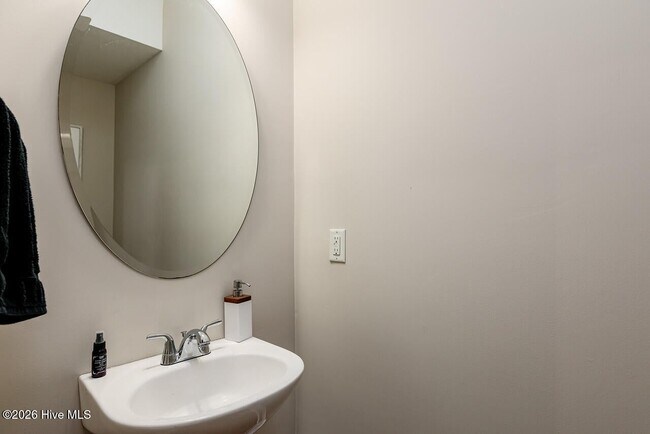 Building Photo - 22 Cypress Cir