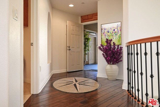 Building Photo - 5831 Seawalk Dr