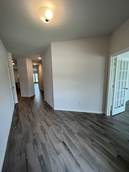Building Photo - 3057 Maverick Dr