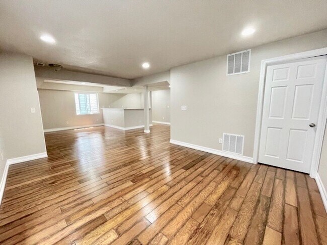 Building Photo - Stunning 4 Bed/4 Bath Home in Banning Lewis Ranch
