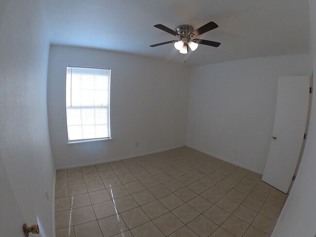 Building Photo - 305 N Almendra St