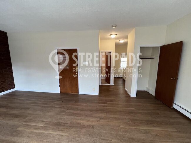 Building Photo - bedroom in Boston MA 02130