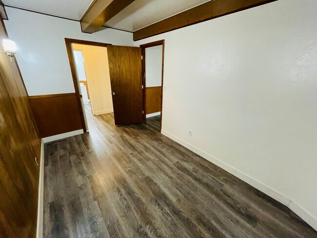 Building Photo - 940 Merced Ave