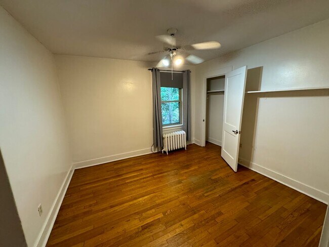 Building Photo - Great two story townhouse in the heart of Squirrel Hill!