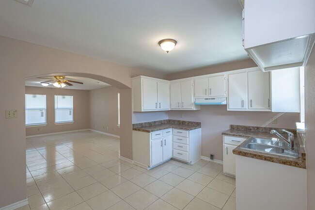 Building Photo - 227 Malaga Dr