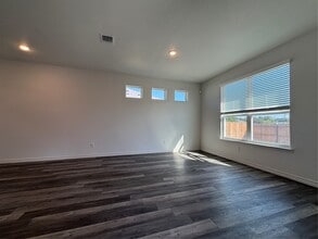 Building Photo - 613 Old Glory Rd