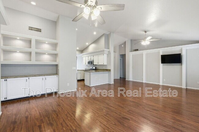 Building Photo - 4425 E Douglas Ave