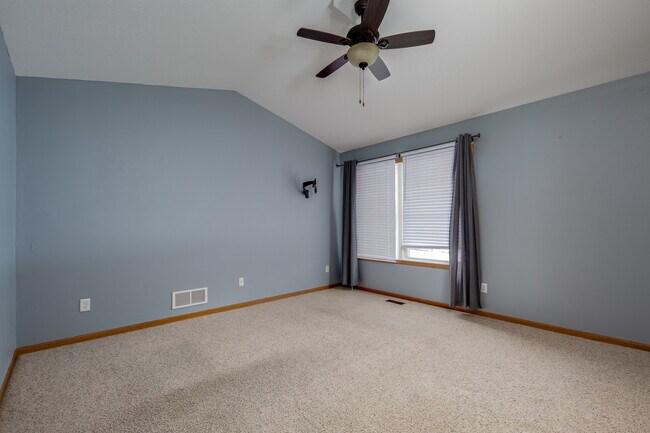 Building Photo - 5831 Belle Ave