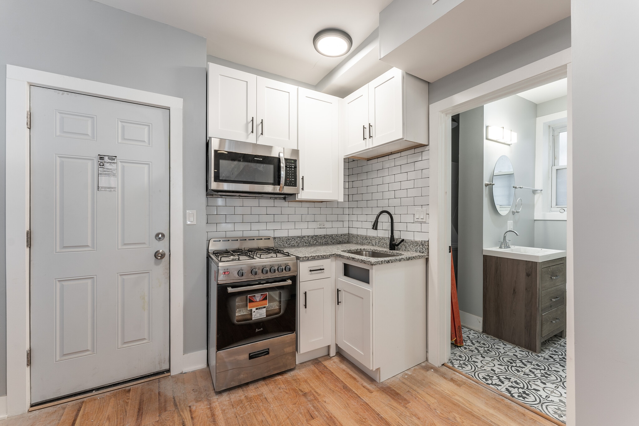 Building Photo - 1622 W Beach Ave